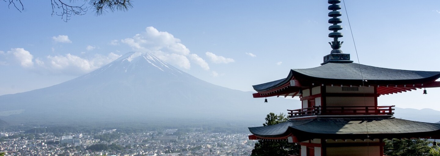 Japonci strhli část platu, protože šel na oběd o 3 minuty dřív. Město svolalo tiskovku, aby se za jeho konání omluvilo