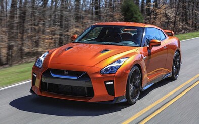 Japonská Godzilla opět zbrojí! GT-R 2017 dostalo nový interiér a pyšní se již 570 koňmi Japonská Godzilla opět zbrojí! GT-R 2017 dostalo nový interiér a pyšní se již 570 koňmi