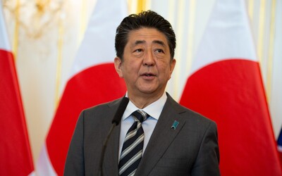 Japonského expremiéra Abeho postrelili počas prejavu voličom. Je hospitalizovaný a nejaví známky života