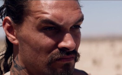 Jason Momoa a Keanu Reeves šéfujú v dystopickom horore gangu drsných kanibalov. Dokáže sa im krásna mladá žena ubrániť? Jason Momoa a Keanu Reeves šéfujú v dystopickom horore gangu drsných kanibalov. Dokáže sa im krásna mladá žena ubrániť?