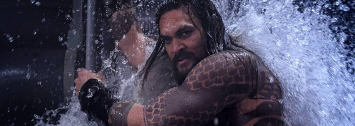 Jason Momoa si mal v spin-offe zahrať Hobbsovho brata. The Rock prezradil, či si nájde čas a ukáže sa v dvojke