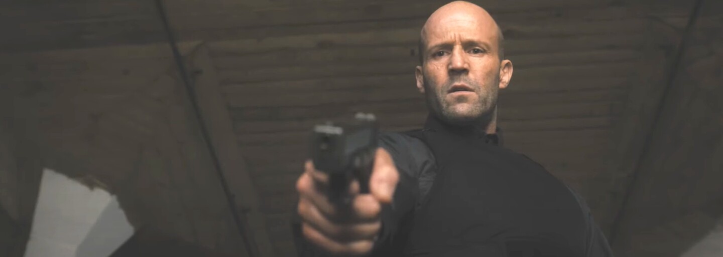 Jason Statham je v akčním traileru pro Wrath of Man chladnokrevným zabijákem