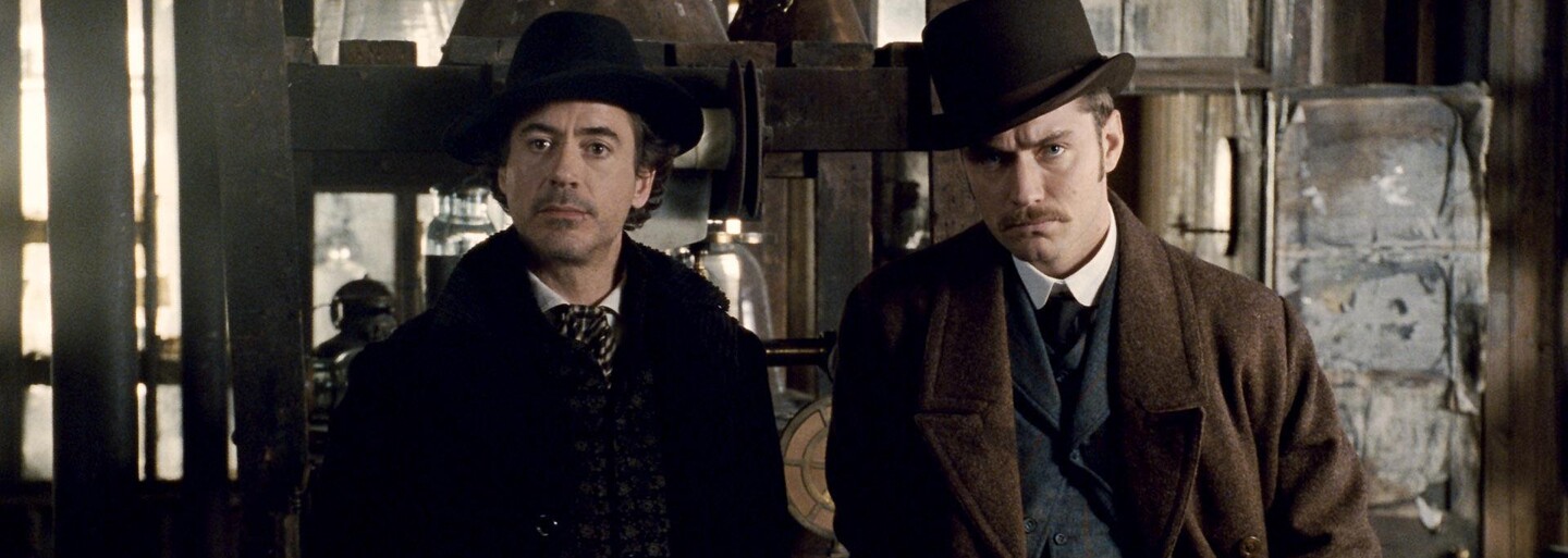 Jay s mlčanlivým Bobom už točia ďalší film a na tretieho Sherlocka Holmesa si počkáme o rok viac
