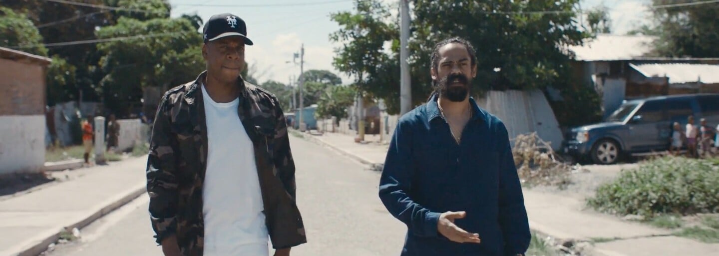 JAY-Z dostáva lekciu histórie Jamajky v najnovšom videoklipe BAM s Damianom Marleym