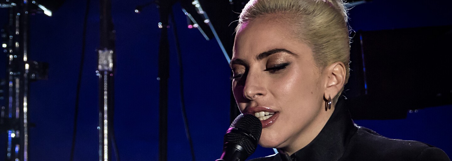 Je bisexuálka a pri tvorbe piesní fajčí trávu. 20 zaujímavostí o Lady Gaga, ktoré si (možno) nevedel