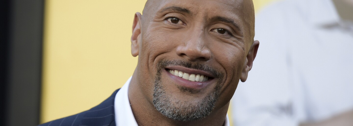 Je jasné, že Dwayne Johnson berie steroidy, vyhlásil Dan Bilzerian. Na verejnosti je vraj The Rock falošný