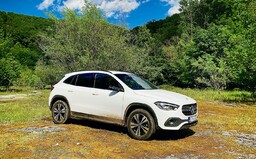 Je kompaktné, praktické a úsporné. Oplatí sa však najmenšie SUV od Mercedesu?