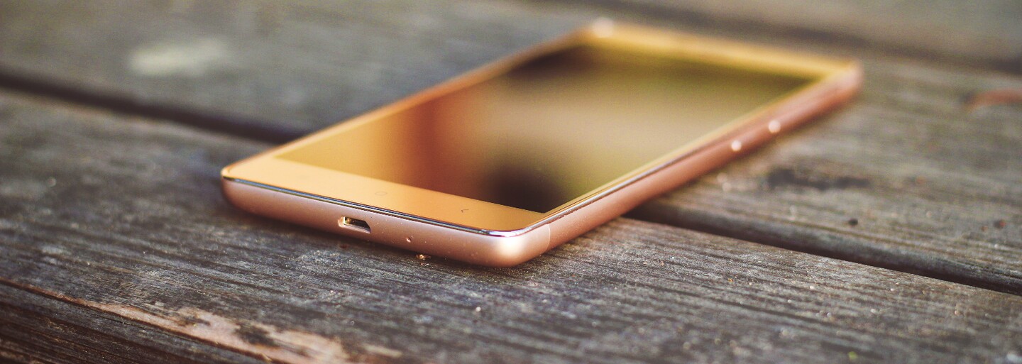 Je kompaktný, pekný a má viac ako dobrú výdrž. Trúfa si lacný Xiaomi Redmi 3s aj na vyššiu triedu? (Recenzia)