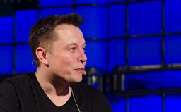 Je podkladom pre postavu Iron Mana, žil z dolára na deň a v mladosti prevádzkoval nočný klub. Aj toto je Elon Musk