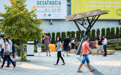 Je toto strom budúcnosti? Koruna zo solárnych panelov a kmeň zo železa. Ekostrom namiesto tvorby kyslíka nabíja smartfóny Je toto strom budúcnosti? Koruna zo solárnych panelov a kmeň zo železa. Ekostrom namiesto tvorby kyslíka nabíja smartfóny
