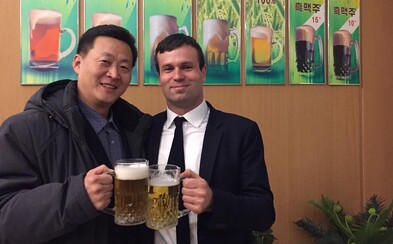 Je život v Severní Koreji opravdu tak hrozný, jak ho mnoho lidí vnímá? Vyzpovídali jsme australského průvodce, který tam napůl žije (Rozhovor) Je život v Severní Koreji opravdu tak hrozný, jak ho mnoho lidí vnímá? Vyzpovídali jsme australského průvodce, který tam napůl žije (Rozhovor)