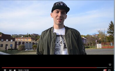 Jeden den se Smackem přináší pohled k němu domů i běžné problémy dvojnásobného držitele ceny Anděl Jeden den se Smackem přináší pohled k němu domů i běžné problémy dvojnásobného držitele ceny Anděl