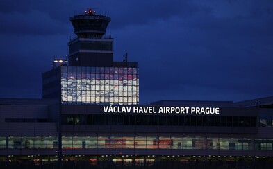 Jedním z nakažených koronavirem je i brigádník pracující na Letišti Václava Havla. Do kontaktu s cestujícími nepřišel Jedním z nakažených koronavirem je i brigádník pracující na Letišti Václava Havla. Do kontaktu s cestujícími nepřišel