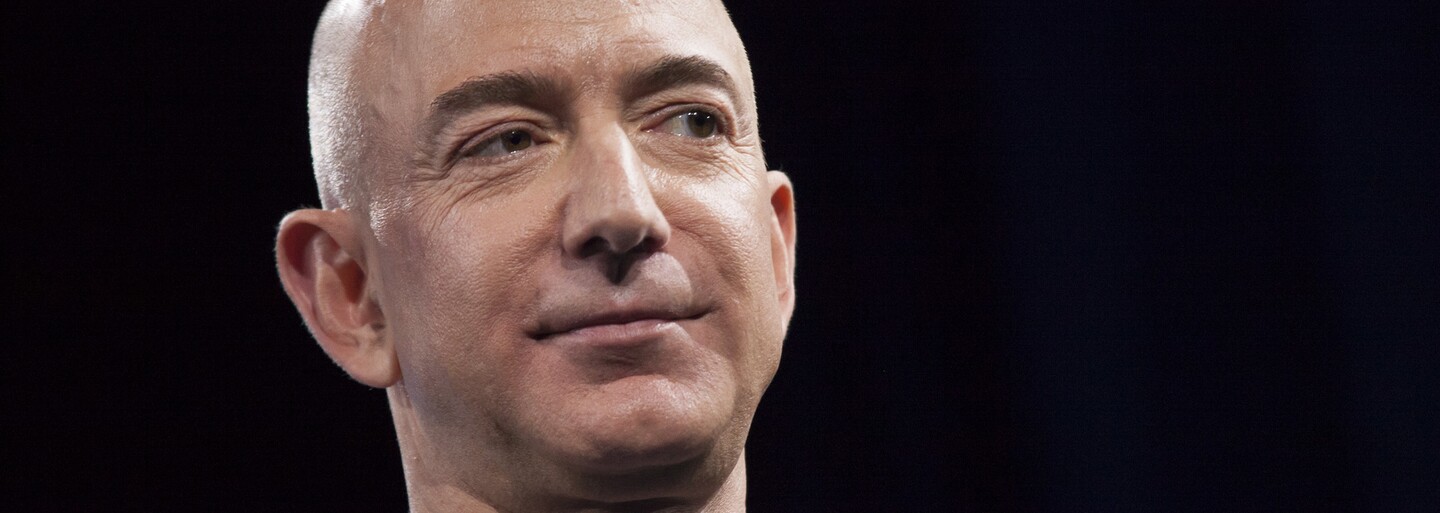 Jeff Bezos vezme už letos do vesmíru turistu. Jedno místo na palubě můžeš získat i ty