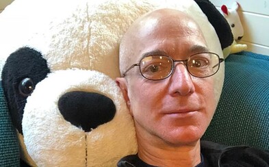 Jeff Bezos zbohatl během pandemie o 24 miliard dolarů. Nejbohatší muž světa musí v Amazonu přijímat tisíce pracovníků Jeff Bezos zbohatl během pandemie o 24 miliard dolarů. Nejbohatší muž světa musí v Amazonu přijímat tisíce pracovníků