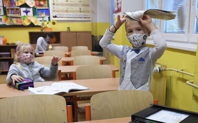 Jen 0,04 % pozitivních v pražských školách. „Buď jsou testy k ničemu, nebo byly děti doma zbytečně,“ hořekuje zastupitel Šimral Jen 0,04 % pozitivních v pražských školách. „Buď jsou testy k ničemu, nebo byly děti doma zbytečně,“ hořekuje zastupitel Šimral