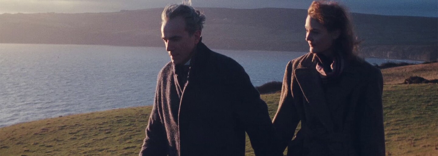 Jennifer Lawrence nedokázala dopozerať oceňovanú drámu Phantom Thread s Danielom Day-Lewisom. Film vypla po troch minútach
