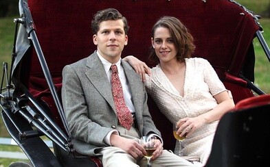 Jesse Eisenberg mieri do Hollywoodu v dobovom traileri pre nový film Woodyho Allena Jesse Eisenberg mieri do Hollywoodu v dobovom traileri pre nový film Woodyho Allena
