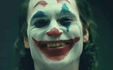 Joaquin Phoenix byl konečně představený jako Joker s make-upem! Joaquin Phoenix byl konečně představený jako Joker s make-upem!