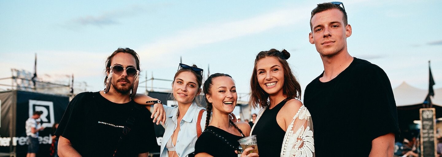 Job v Refresheru: Medior / Senior Sales Representative. Hledáme zkušeného kreativního člověka s digitálními znalostmi