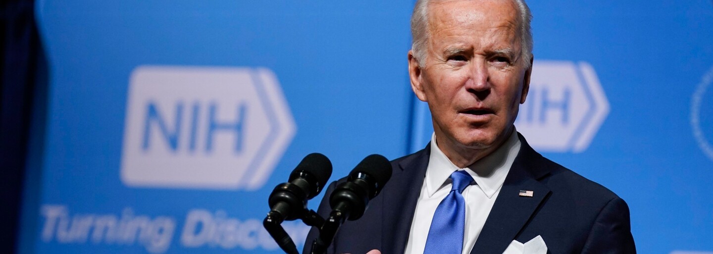 Joe Biden chce zakázať predaj útočných pušiek civilistom. Tento typ nemá „mimo vojnových zón“ opodstatnenie, vraví