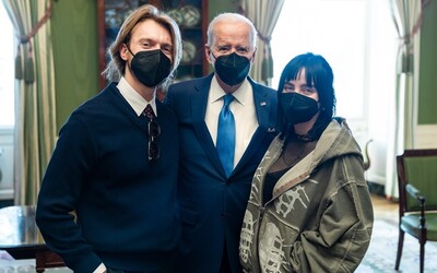 Joe Biden sa chváli fotografiou s Billie Eilish. Slávnu speváčku pozval do Bieleho domu
