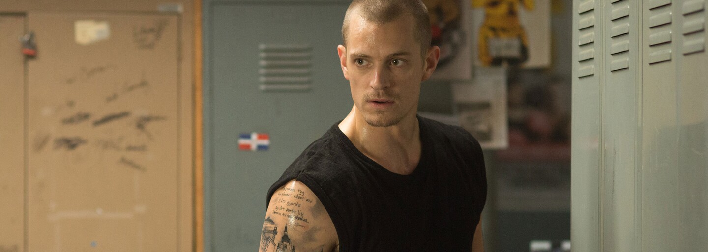 Joel Kinnaman bude vyšetrovať vraždu v drahom sci-fi seriáli Altered Carbon. Netflix pripravuje cyberpunkovú budúcnosť 25. storočia