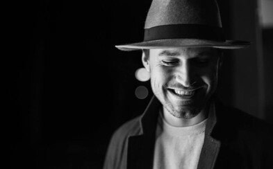 Jofre Lednický si opäť sám ušil produkciu na mieru a predviedol svoj hudobný aj lyrický talent Jofre Lednický si opäť sám ušil produkciu na mieru a predviedol svoj hudobný aj lyrický talent
