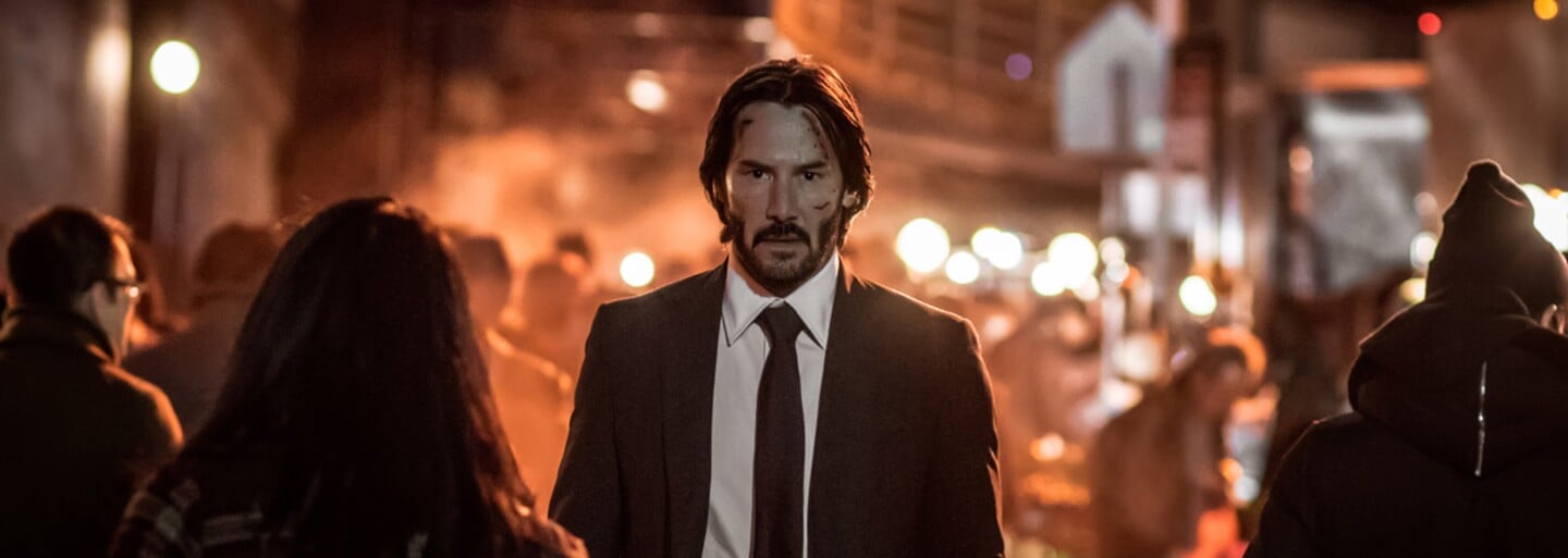 John Wick 2 vďaka skvelým akčným scénam plných brutálnych momentov v mnohom prekonáva prvý diel, občas to však preháňa (Recenzia)