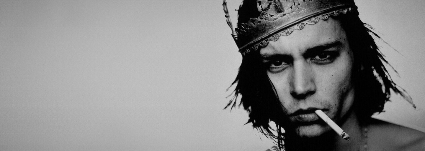 Johnny Depp, filmový chameleón a nezabudnuteľný pirát dnes oslavuje 52. narodeniny