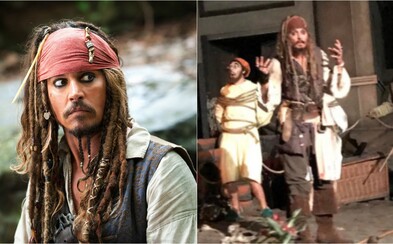 Johnny Depp se převlékl za Jacka Sparrowa a překvapil návštěvníky Disneylandu Johnny Depp se převlékl za Jacka Sparrowa a překvapil návštěvníky Disneylandu