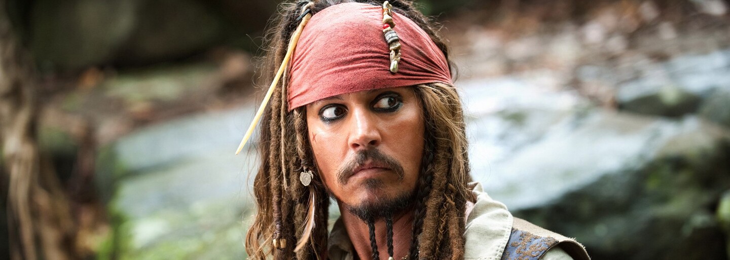 Johnny Depp se převlékl za Jacka Sparrowa a překvapil návštěvníky Disneylandu