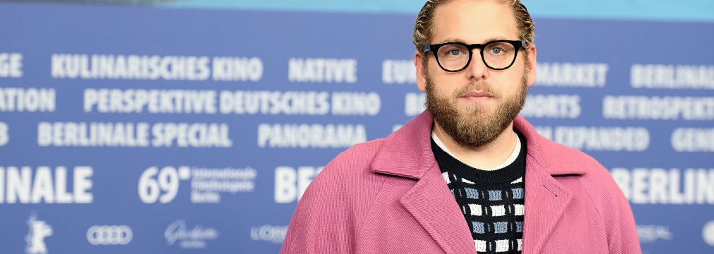 Jonah Hill prosí svojich fanúšikov, aby nehodnotili jeho telo v dobrom ani v zlom. Nepomáha mu to