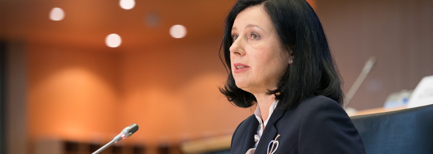 Jourová má zákaz cestovat do Ruska