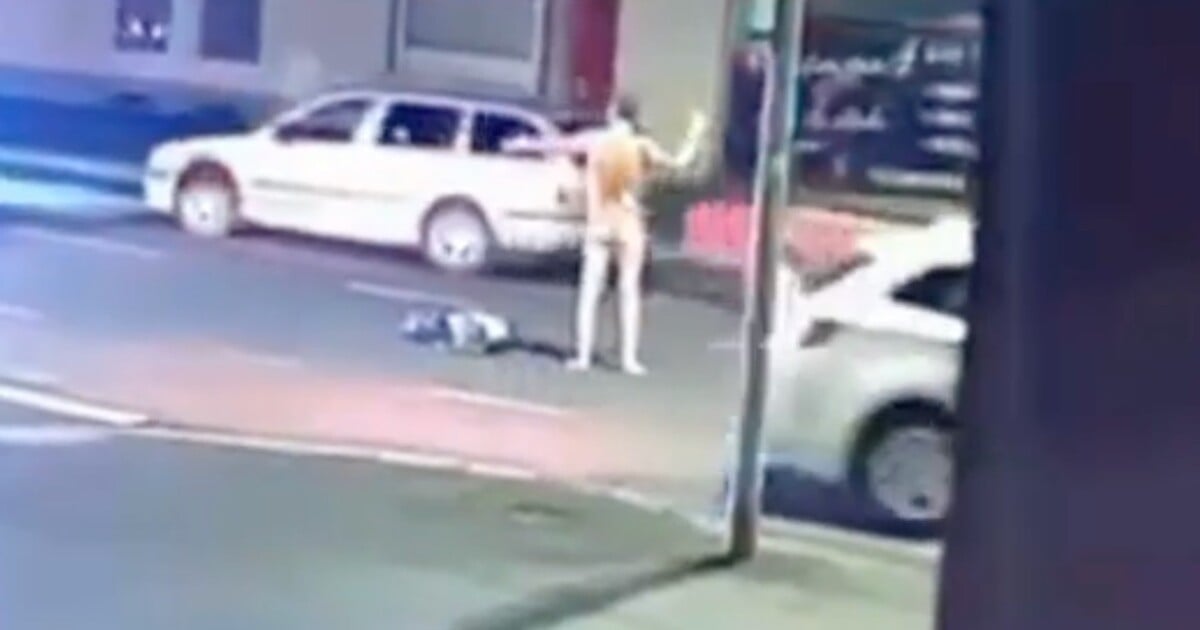 VIDEO: Opavská policie měla v noci zajímavého brigádníka. Dopravu řídil nahý muž