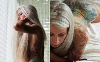 Julie i v 56 letech dokazuje, že věk je jen číslo a žena může být tak sexy, jak se sama cítí. Nestydí se přitom shodit všechny části oblečení Julie i v 56 letech dokazuje, že věk je jen číslo a žena může být tak sexy, jak se sama cítí. Nestydí se přitom shodit všechny části oblečení