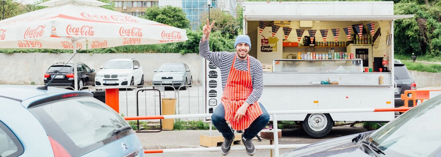 Juraj z Kramáre Burgers so svojou polovičkou rozbehol verejnú zbierku, vďaka ktorej môžu ich burgre ochutnať všetci Slováci
