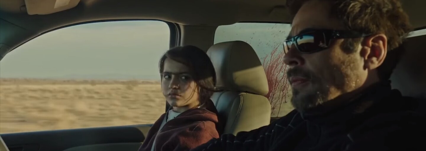 Jurský svet ešte stále nepokoril miliardu, avšak 1. miesto mu ostáva. Sicario 2 štartuje z 3. priečky