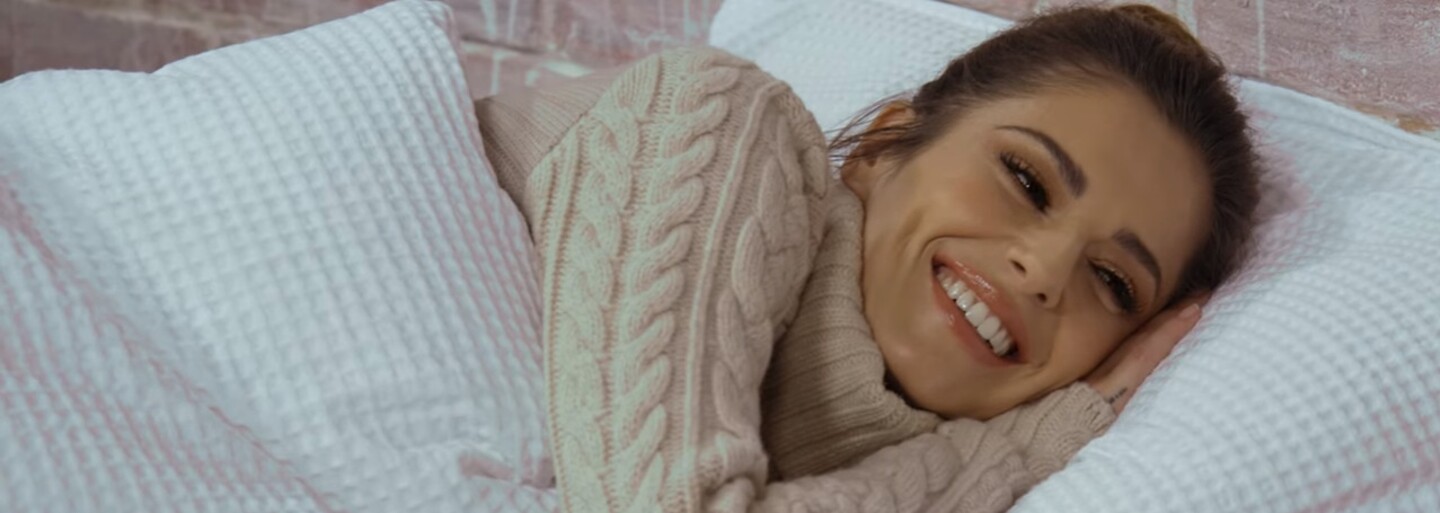 Justin Bieber či Nick Jonas vtipne sparodovali Kanyeho Famous video. V posteli si vymieňali komplimenty