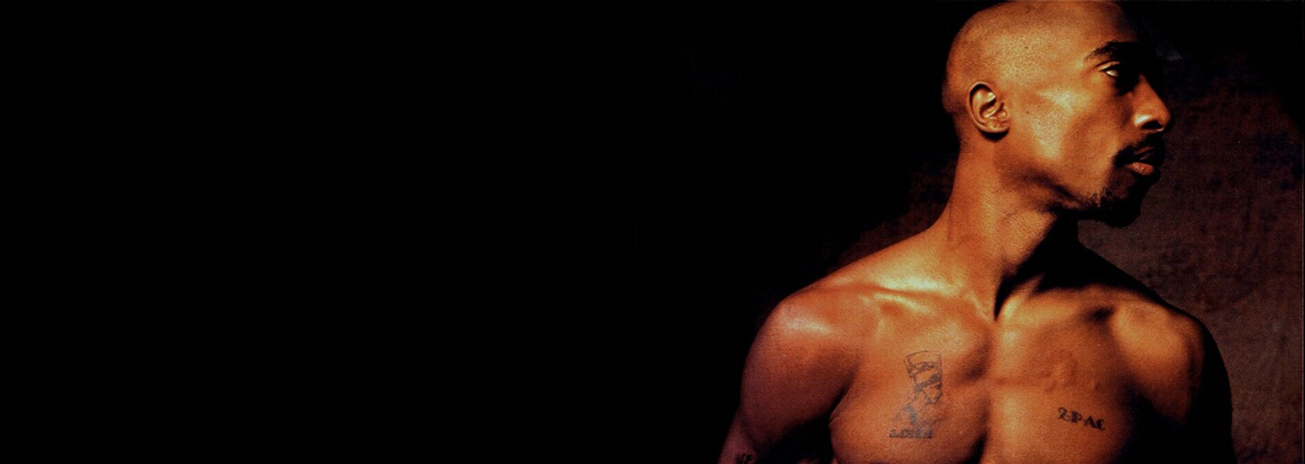 Justin Bieber naživo odspieval cover Tupacovej skladby Thugz Mansion. Sprevádzala ho len akustická gitara