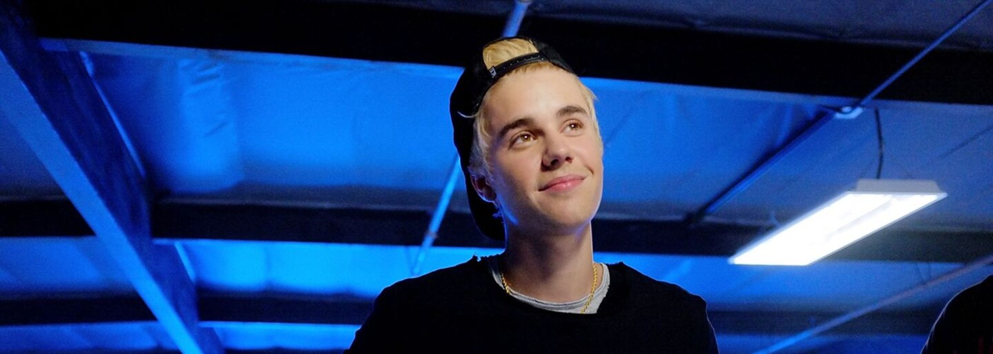 Justin Bieber sa vracia k hudbe novou skladbou What Do You Mean? s produkciou od Skrillexa