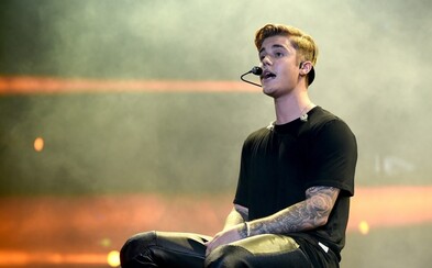 Justinovi Bieberovi asistovali s dvojicou nových singlov o láske Ed Sheeran a speváčka Halsey Justinovi Bieberovi asistovali s dvojicou nových singlov o láske Ed Sheeran a speváčka Halsey