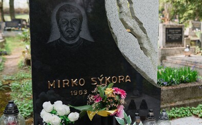 K hrobu mafiána niekto priniesol čokoládového zajaca. Pozreli sme sa na to, ako dnes vyzerajú hroby bratislavského podsvetia K hrobu mafiána niekto priniesol čokoládového zajaca. Pozreli sme sa na to, ako dnes vyzerajú hroby bratislavského podsvetia