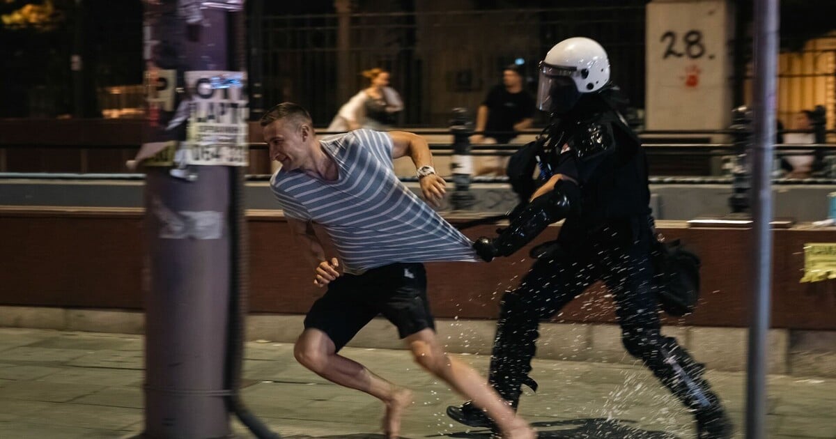 Shrnujeme situaci v Srbsku: studenti vyzvali k občanské neposlušnosti, policie začala hromadně zatýkat