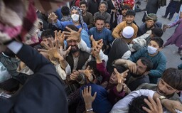 Kábul padl a Tálibán hlásí konec války. Z Afghánistánu prchají tisíce lidí včetně české mise