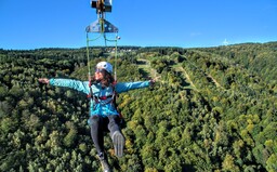 Kam na výlet: Chceš se vznášet ve 150 metrech nad zemí? Navštiv zipline v Krušných horách