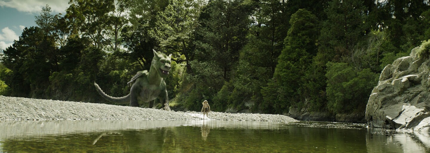 Kamarátstvo dieťaťa s fantastickým drakom ožíva v traileri na Disneyovku Pete's Dragon