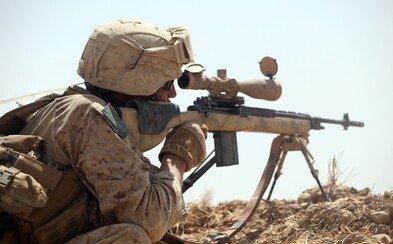 Kanadský sniper překonal rekord. Bojovníka Islámského státu zabil ze vzdálenosti 3 450 metrů Kanadský sniper překonal rekord. Bojovníka Islámského státu zabil ze vzdálenosti 3 450 metrů