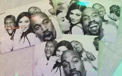 Kanye odhalil na rodinné párty Kardashianových třetí colorway tenisek Yeezy Boost 350 Kanye odhalil na rodinné párty Kardashianových třetí colorway tenisek Yeezy Boost 350