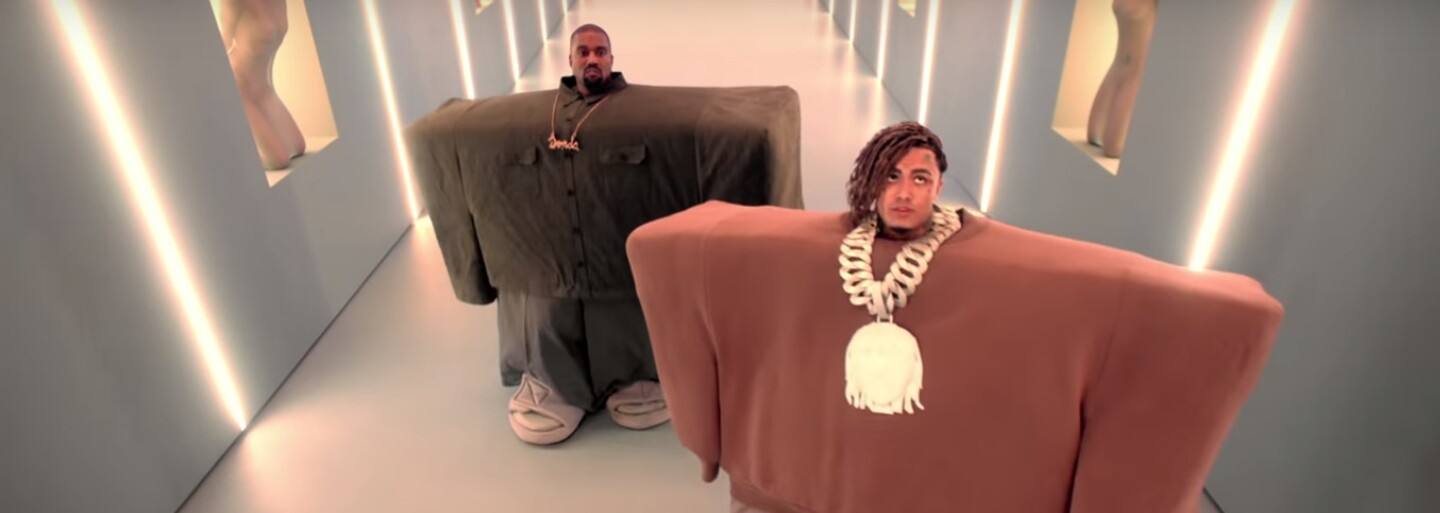 Kanye West a Lil Pump vystupujú v spoločnom videoklipe ako obrovské kvádre